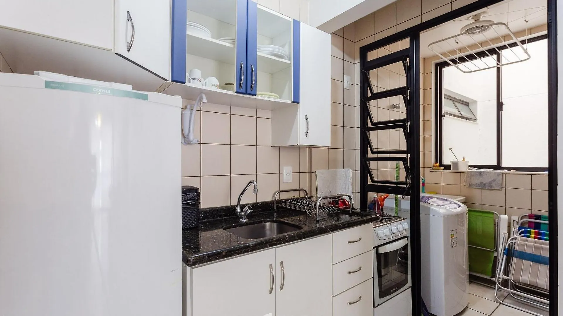 Apto C Churrasq 350M Da Praia Canasvieiras Aal0204 location